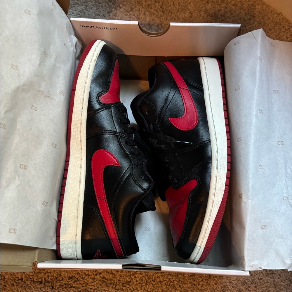 Jordan Air 1 Low in Black and Red